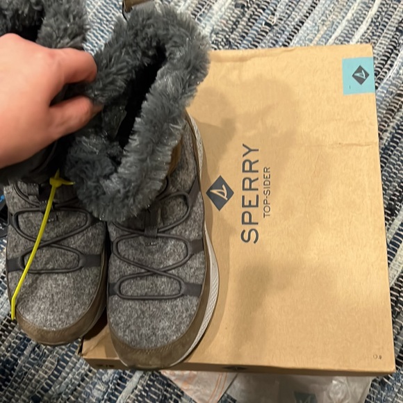 Sperry Size 9 Winter Fluffy Lined Boots - Picture 8 of 10